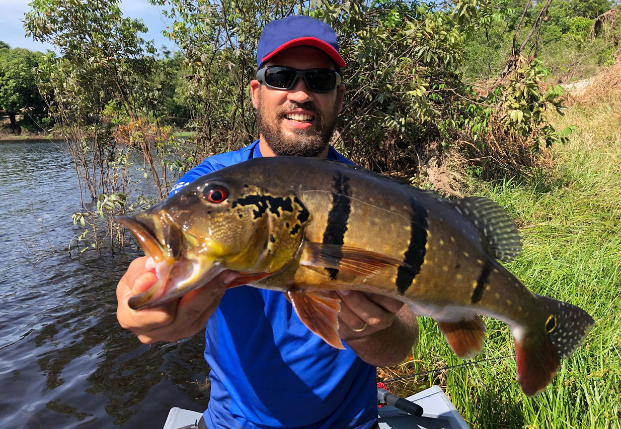 Belo tucunaré fisgado no torneio