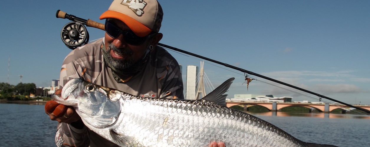 Kid Ocelos pescando tarpon em Recife