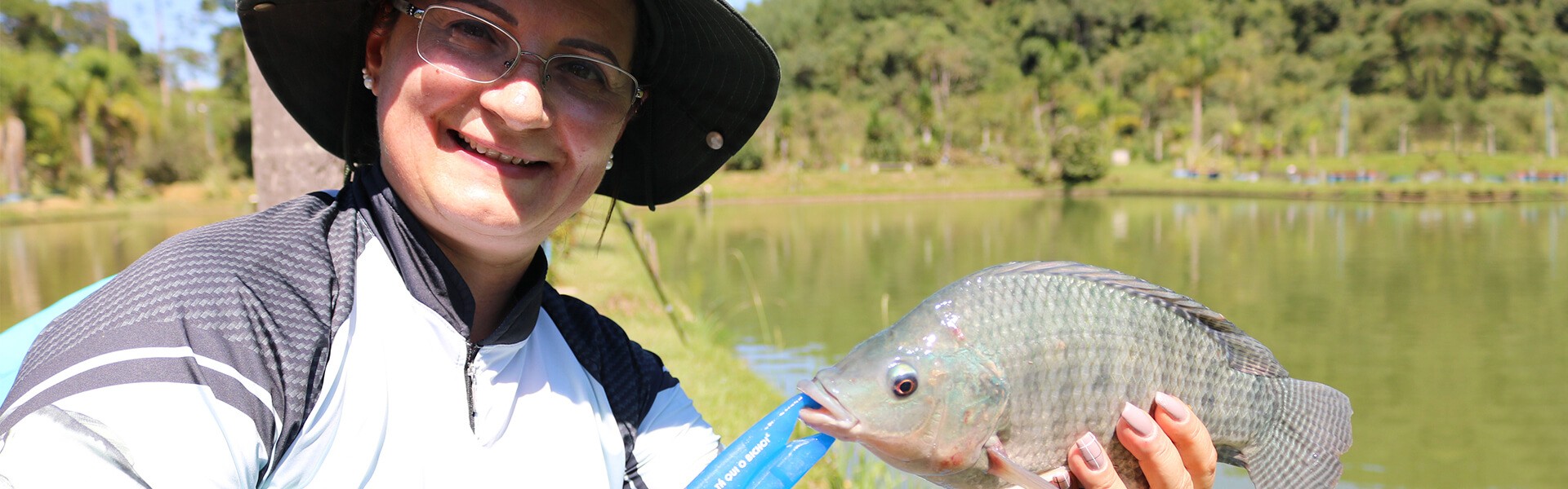 A pesca esportiva aproxima mãe, filhos e netos