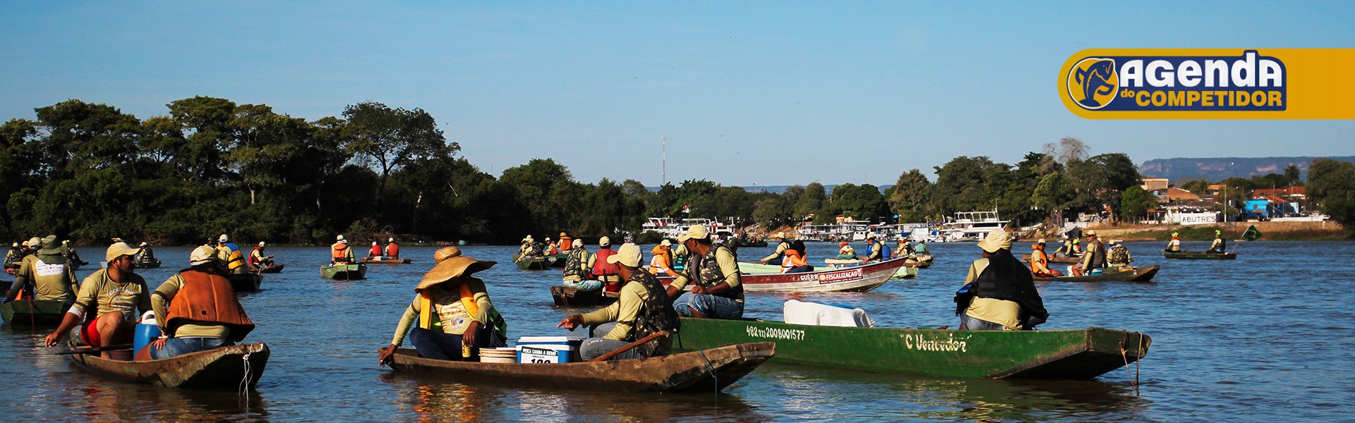 Embarcações em torneio de pesca esportiva