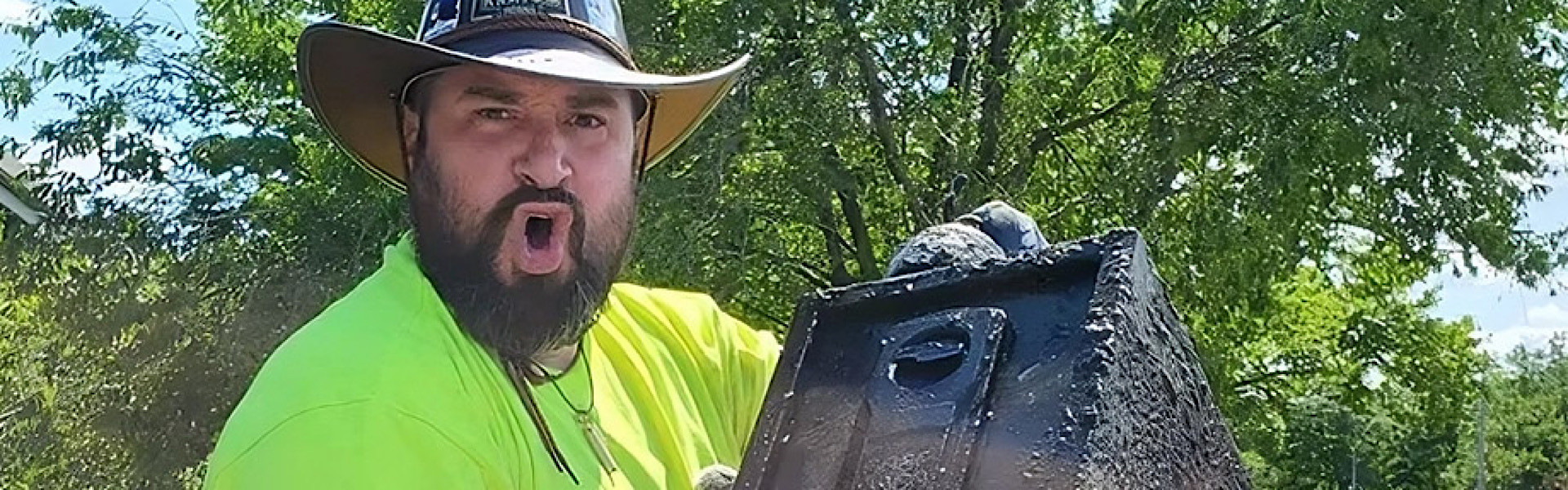 Pesca magnética premiada! Casal americano encontra cofre com o equivalente a mais de R$500 mil em dinheiro