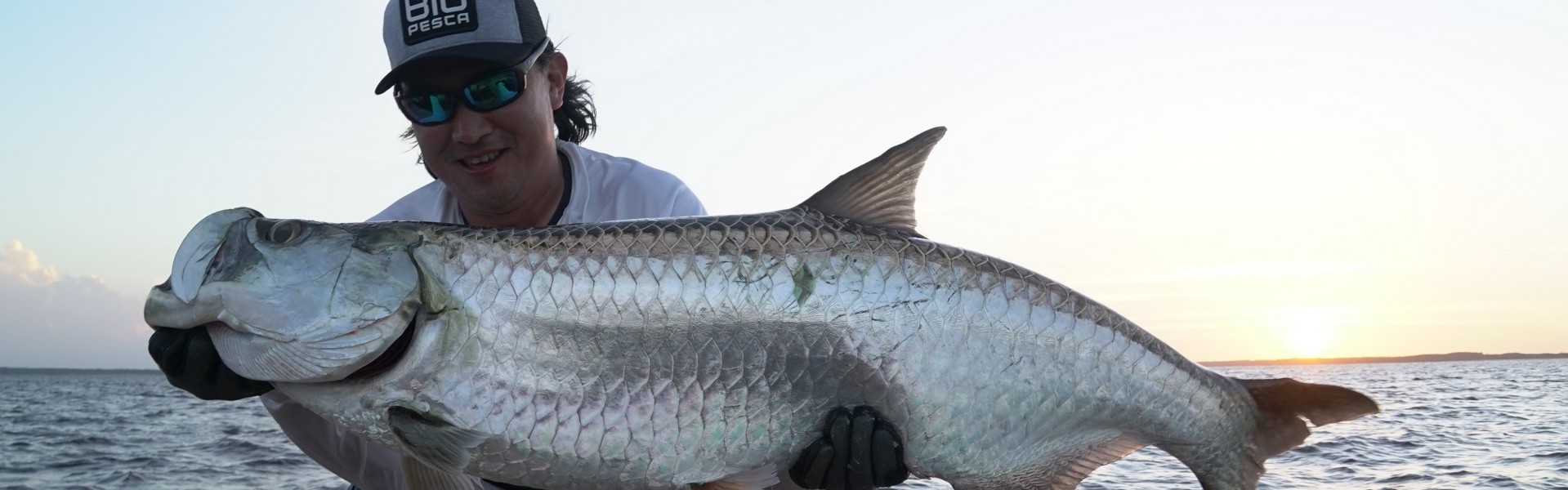 Lawrence Ikeda com tarpon do Maranhão