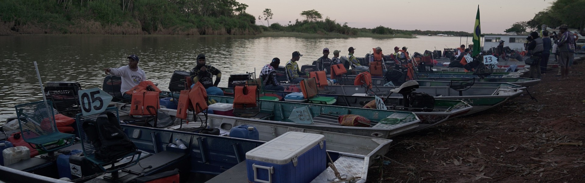 Barcos prontos para a ação na pesca esportiva