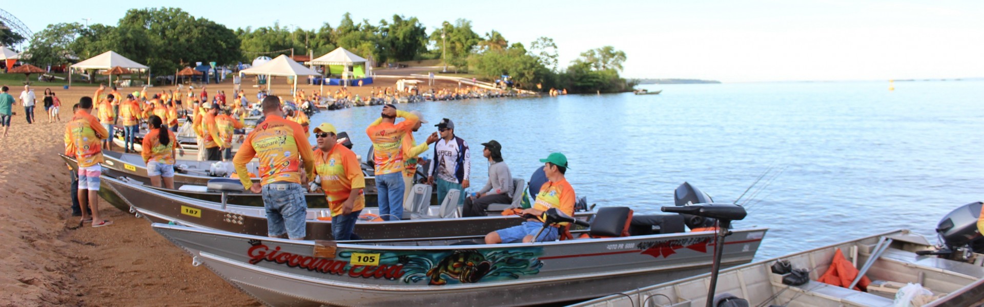 Barcos se preparam para a competição