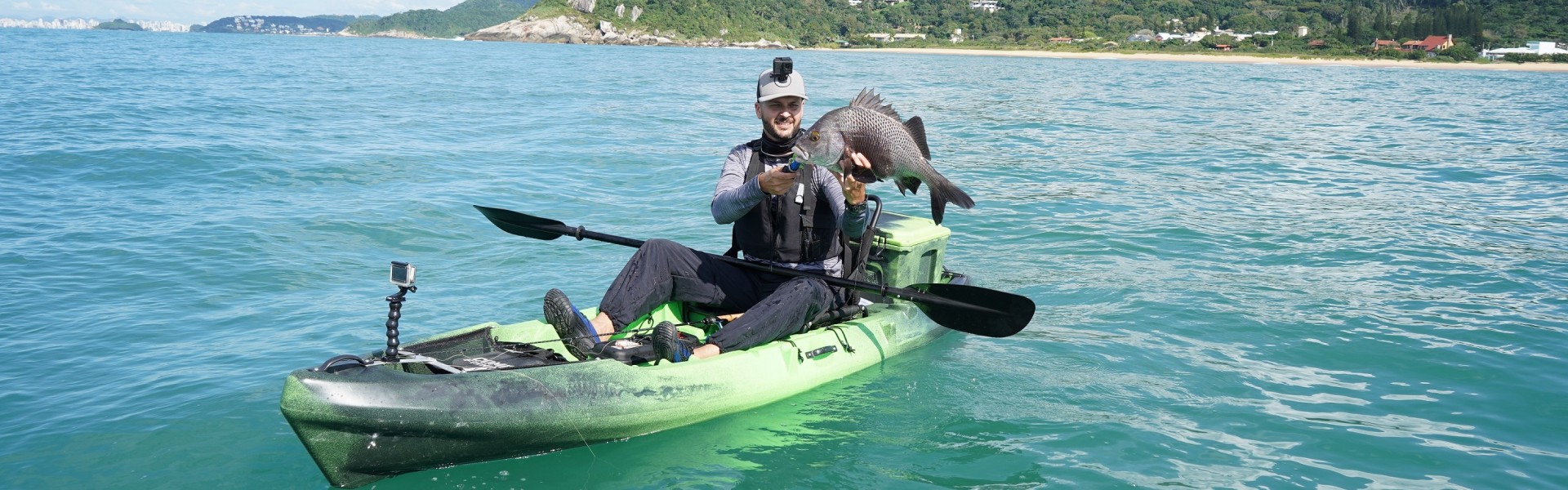 Zinho e o sargo capturado em Porto Belo, Santa Catarina