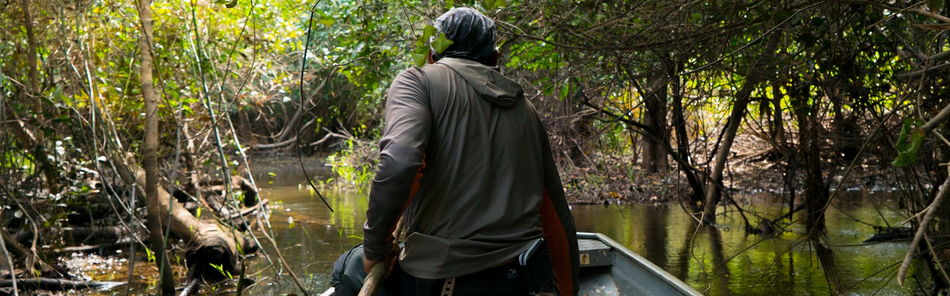 Pescador é mais feliz quando viaja