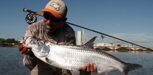 Kid Ocelos pescando tarpon em Recife