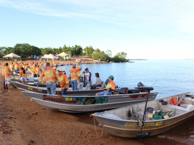 Barcos se preparam para a competição