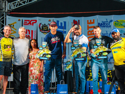 Equipe New Anglers, de Leo Arona, vence etapa importante de circuito com troféu do maior peixe