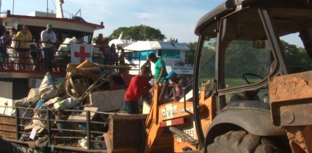 Mutirão de limpeza no rio Paraguai