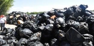 25 toneladas de lixo são recolhidos do Guaíba por pescadores