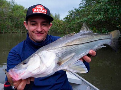 Leo Barabás pescando robalos