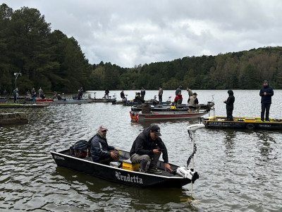 Represa Samuara é palco de disputa acirrada na 3ª Etapa do Torneio Agapia de Black Bass em Caxias do Sul. Foto de capa: Agapia.