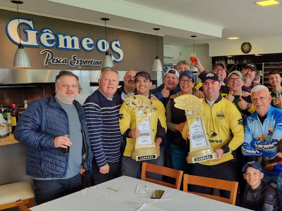 Campeões do Campeonato de Dourado Gêmeos Pesca Esportiva recebem troféu