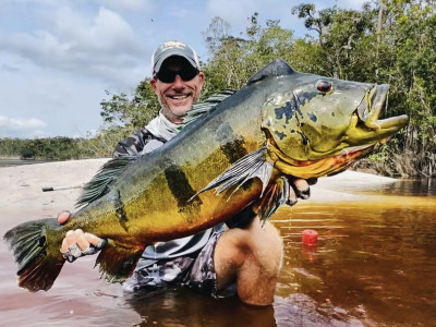 Pescador norte-americano captura tucunaré-açu recorde em águas brasileiras: 92 cm